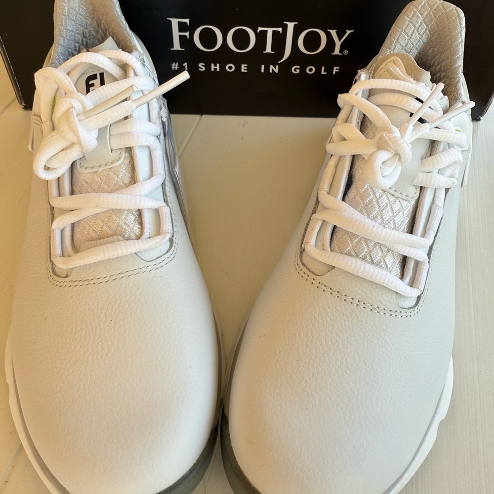 Women Size 7 Footjoy golf shoes